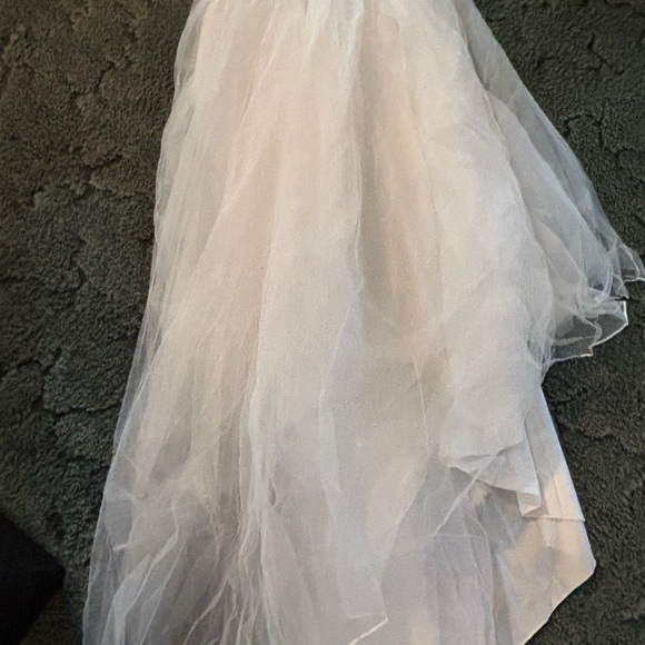 Elegant Satin White Lace Wedding Dress with an attachable train. size 8 - Picture 7 of 11